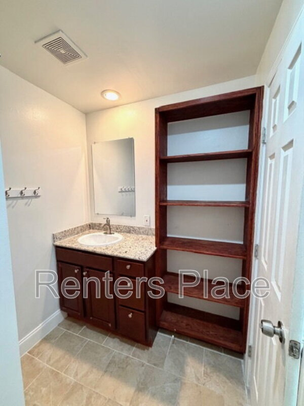 Building Photo - 5502 S Owasso Ave