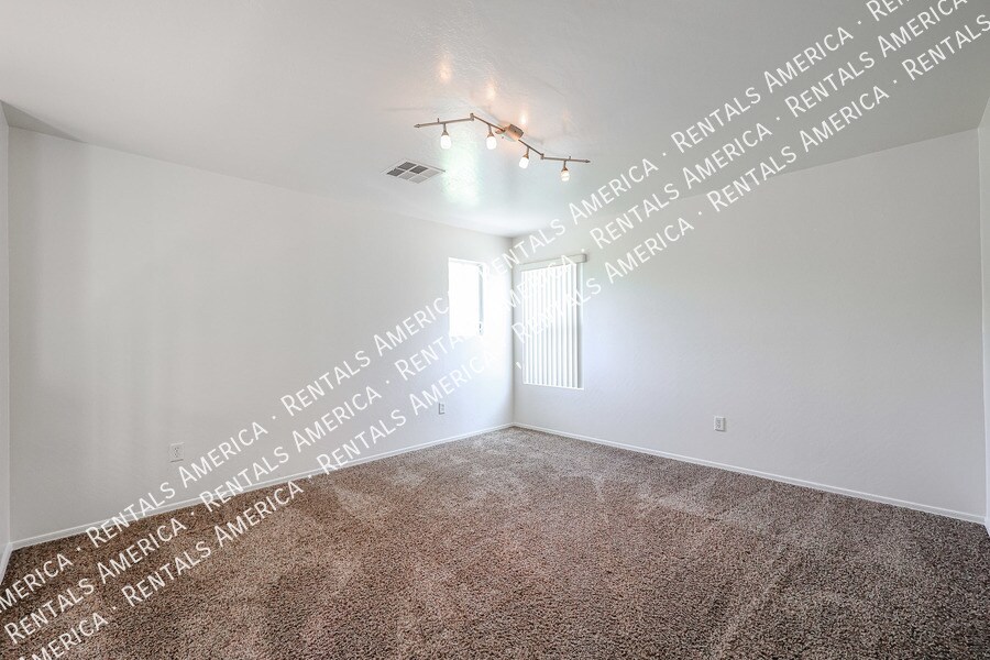 Building Photo - 1491 S Swallow Ln
