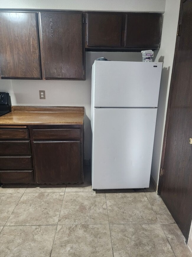 Building Photo - Charming & Affordable 2-Bedroom Home