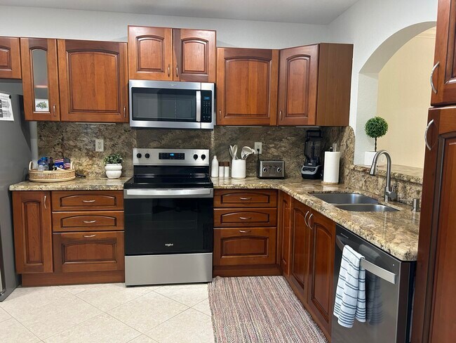 Building Photo - 12768 Westhampton Cir