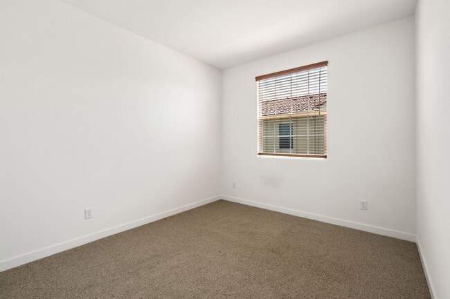 Building Photo - 5301 E Commerce Way