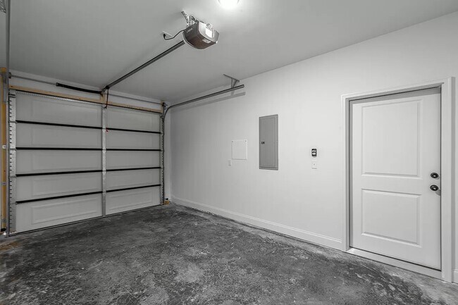 Building Photo - 5562 Stream Ln