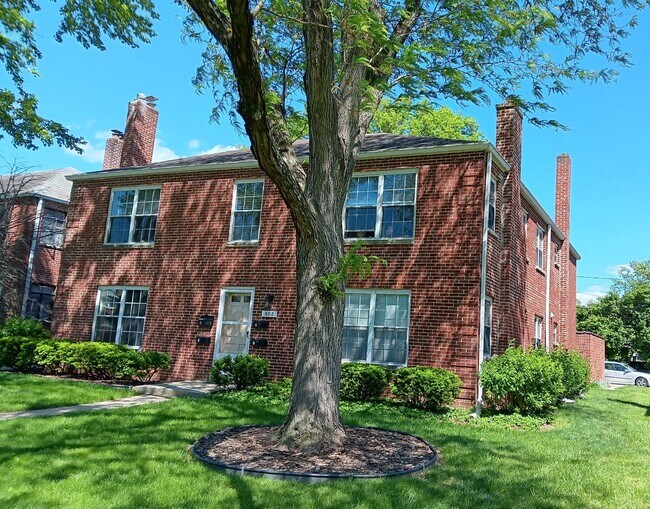 Building Photo - Sasso Banados Properties 802 Kenwick