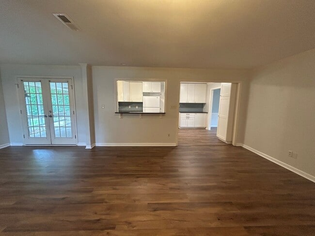 Building Photo - 4-Bedroom Gem Near Downtown Huntsville – N...