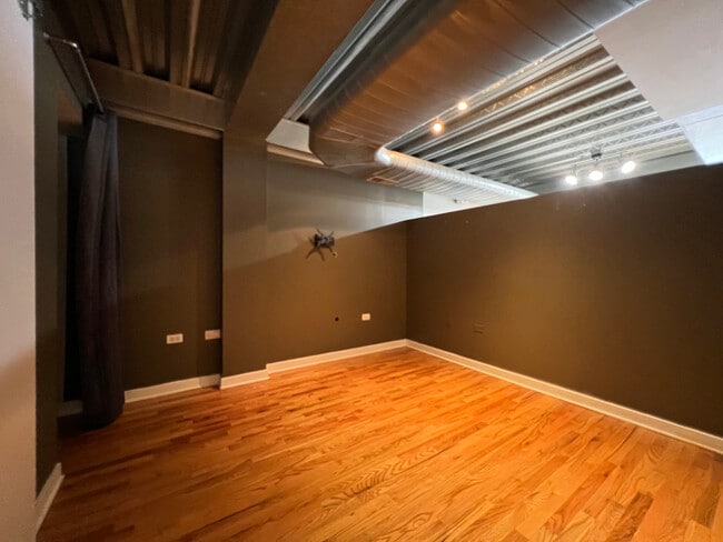 Building Photo - 1910 S Indiana Ave