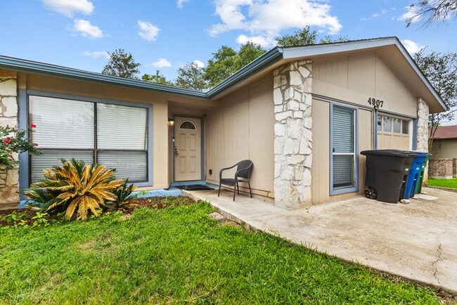 Building Photo - Charming Home Awaits: Spacious & Modern Living in a Prime Location