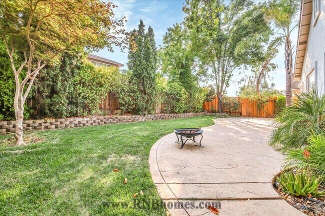 Building Photo - 941 Cameron Dr