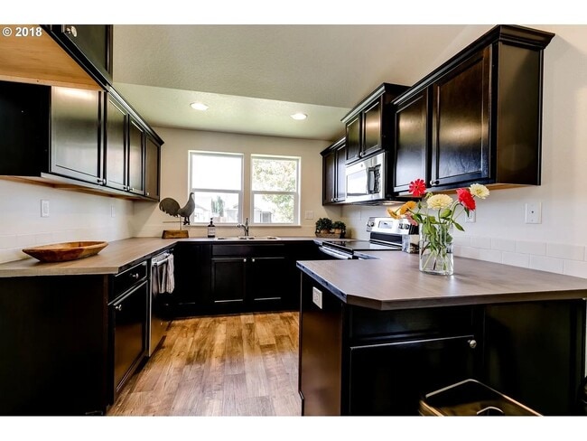 Building Photo - 3BD/2BA Single Level Home located in the d...