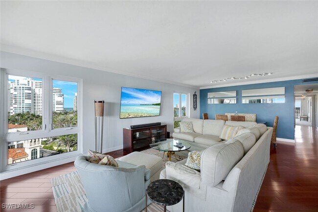 Building Photo - 250 Park Shore Dr