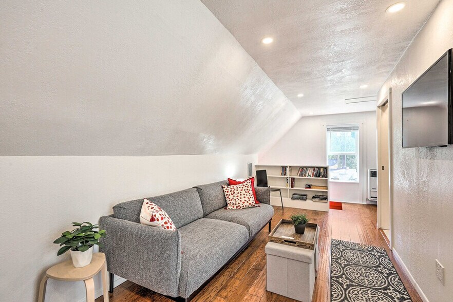 Building Photo - 420 Elati St