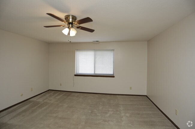 Trianon Apartments Townhomes Topeka Ks Apartment Finder Building Photo Trianon Apartments Townhomes