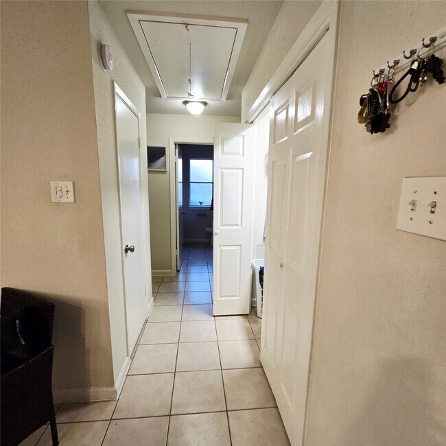 Building Photo - 3722 Westheimer Pl Dr