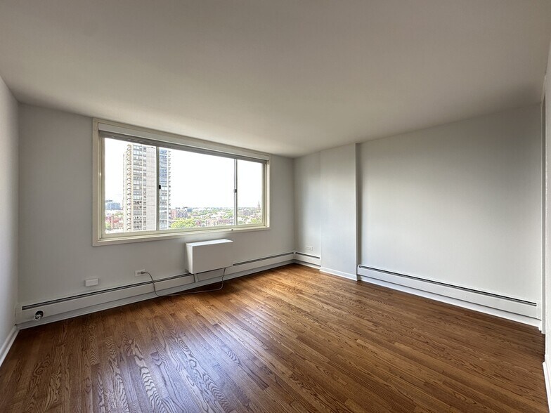 Building Photo - 1349 N Dearborn St