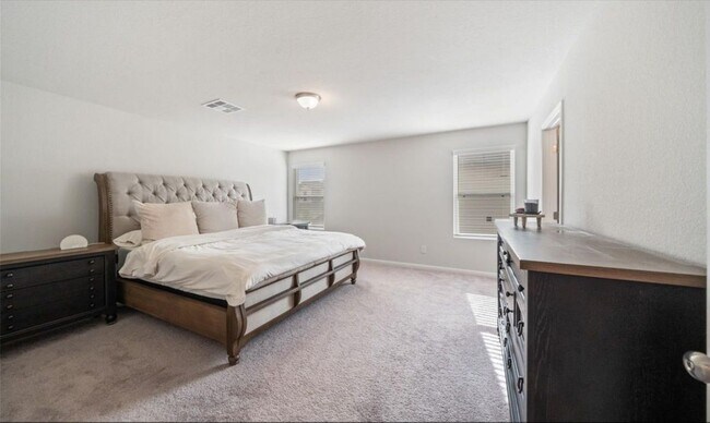 Building Photo - 2224 Cedar Vly Dr