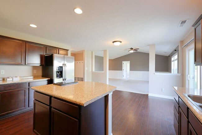 Building Photo - Beautiful 3 Bedroom House in Quiet Auburn ...