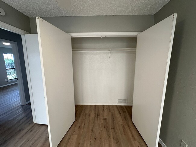 Building Photo - 4738-4740 Berridge Lane