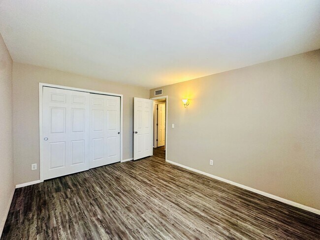 Building Photo - Catalina1202-1216