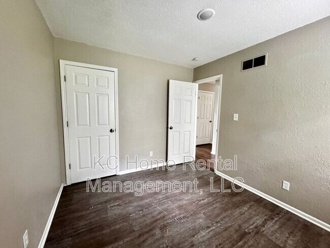 Building Photo - 3723 Webster Ave
