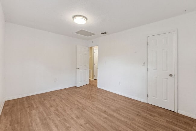 Building Photo - 5000 Huppel Ave