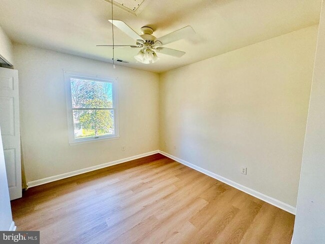 Building Photo - 1193 Maple Ave