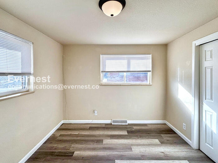 Building Photo - 1345 Xanadu St