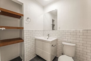 Building Photo - 3611 1/2 W 4th St