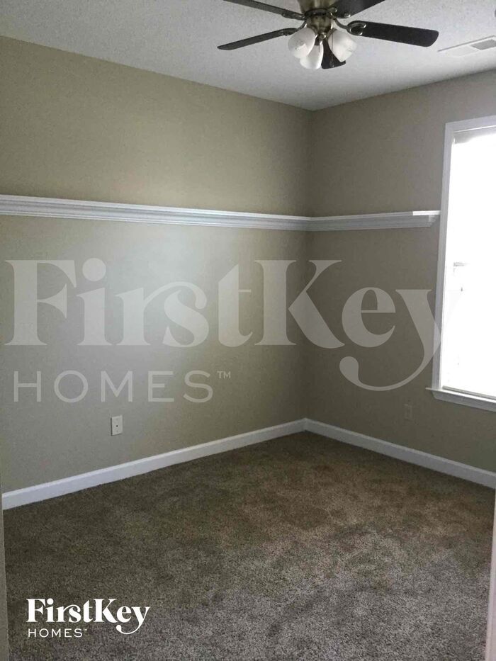 Building Photo - 1628 Needle Oak Dr