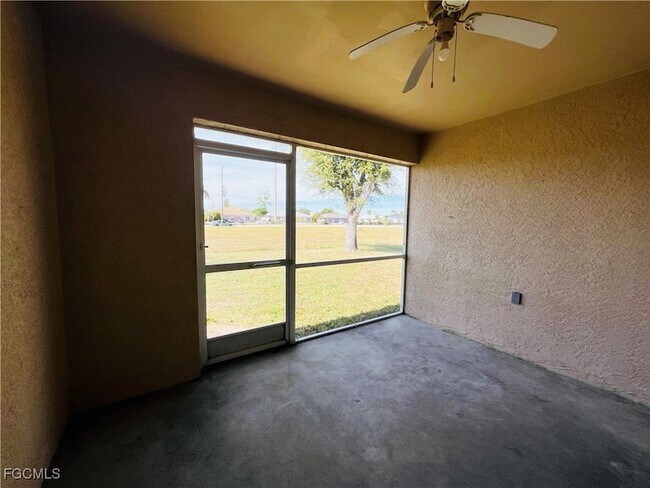 Building Photo - 3018 SE Santa Barbara Pl