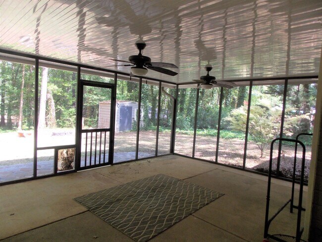 Building Photo - Cute house in Harris County off Fortson Ro...