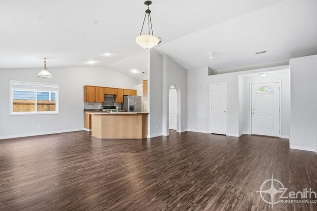 Building Photo - 15605 NE 92nd St