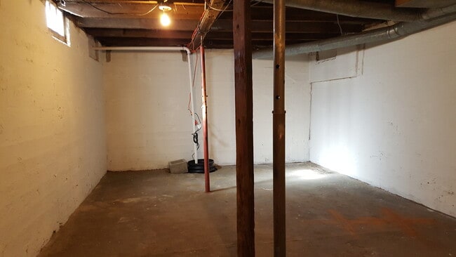 Building Photo - 420 3rd Ave NE