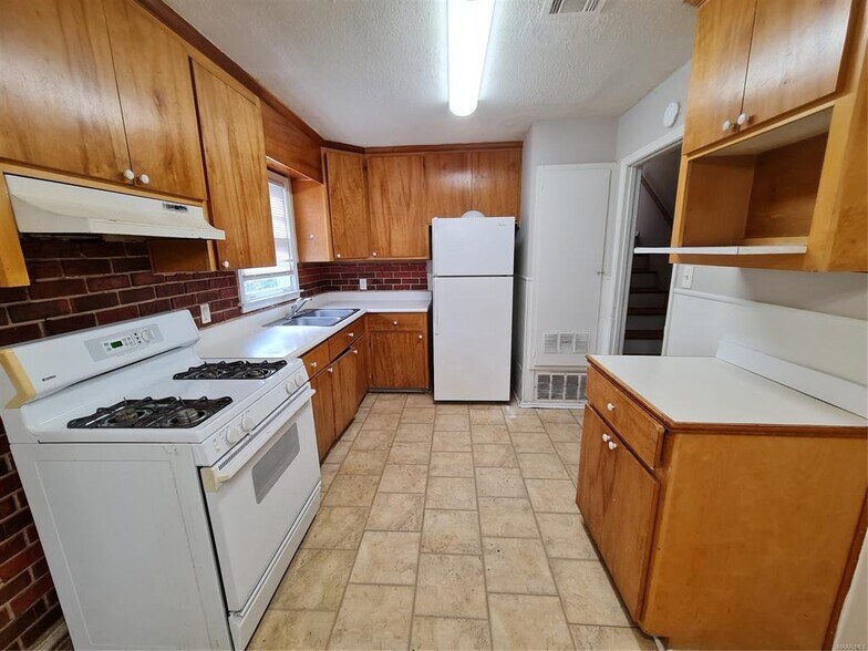 Building Photo - 1618 Midway St