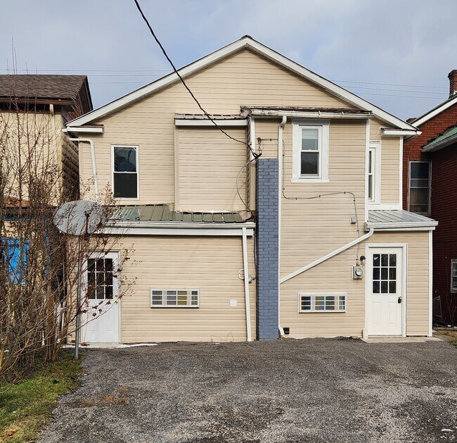 Building Photo - 117 W Piedmont St