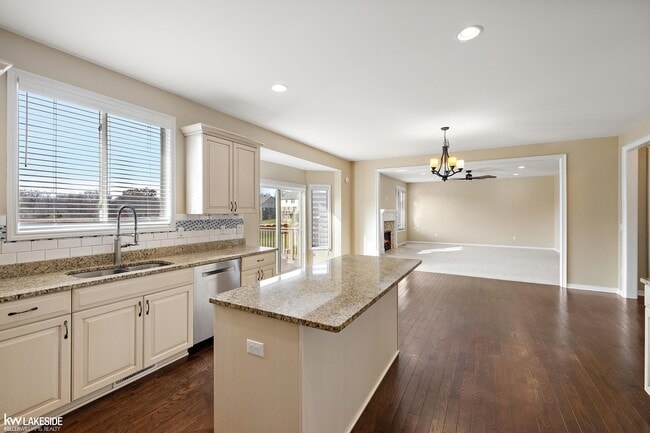 Building Photo - 46267 Terrace Dr