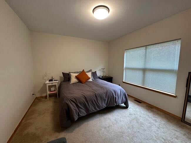 Master Bedroom - 401 S 82nd Ave