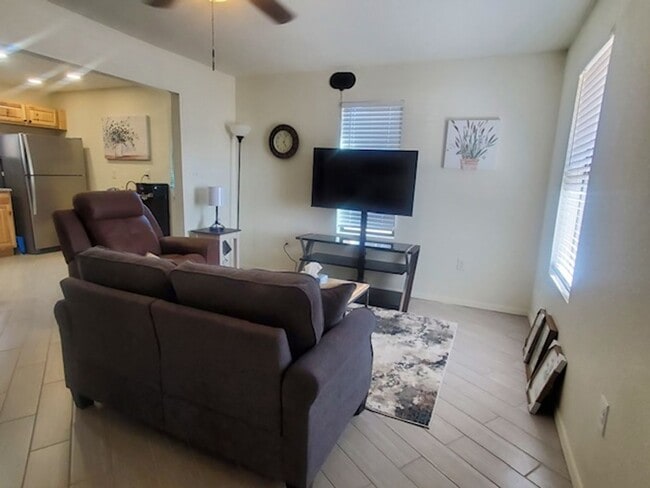 Building Photo - Minimum of 90 days OR 1 Year Lease