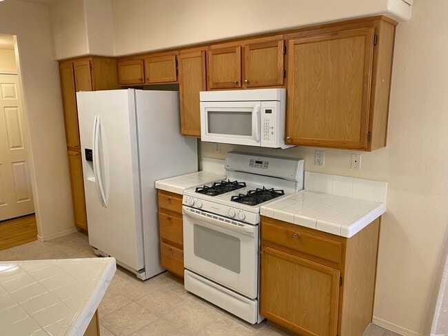 Building Photo - SE!!! Gated!! 2 Bedroom 1st Floor with Bal...