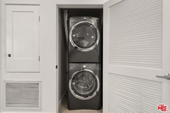 Building Photo - 13045 Pacific Promenade