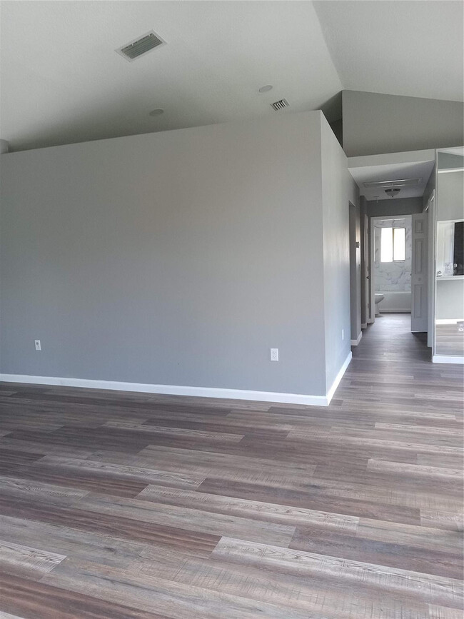 Building Photo - 108 Greentree Ln