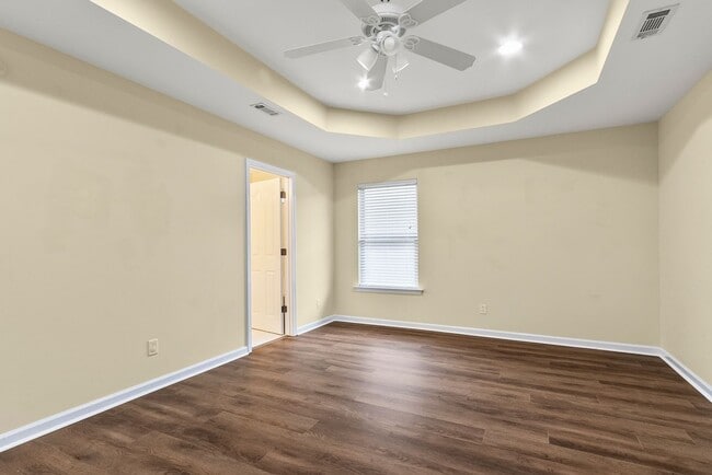 Building Photo - Nice 3 Bed 2 Bath Available in August! Book Your Tour Today!