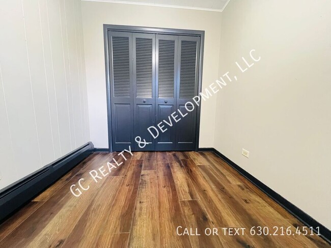 Building Photo - *** 2ND FLOOR UNIT / W&D ON SITE / OFFICE/...