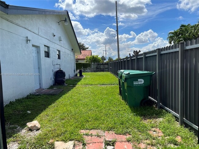 Building Photo - 3010 SW 132nd Ave