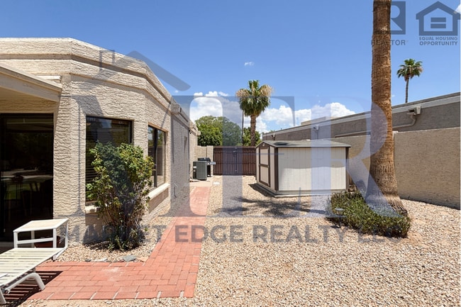 Building Photo - 3Bed/2Bath Furnished Home w/Stunning Backy...