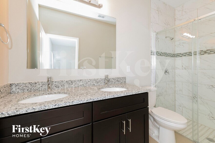 Building Photo - 650 Hudson Valley Dr