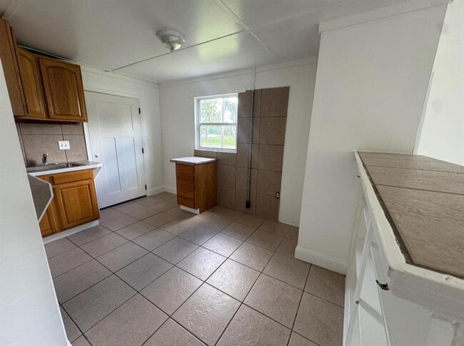 Building Photo - 1107 SW Fort King St