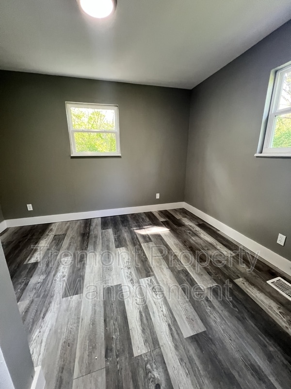 Building Photo - 2737 Harrison Pike