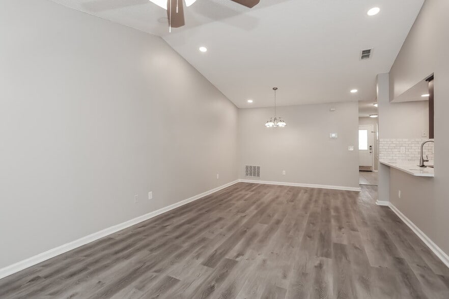 Building Photo - 7862 Aquarius Cir S