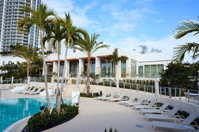 Building Photo - 1000 W Island Blvd