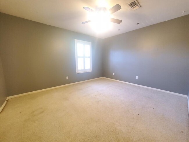 Building Photo - 2030 Plantation Dr