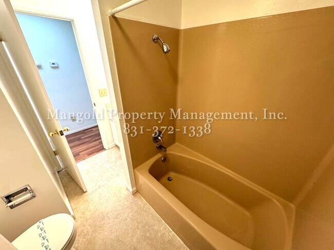 Building Photo - Great Home Located in Monterey Neighborhoo...